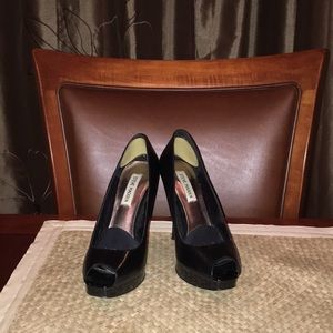 STEVE MADDEN Black Leather Peep-Toe Heels